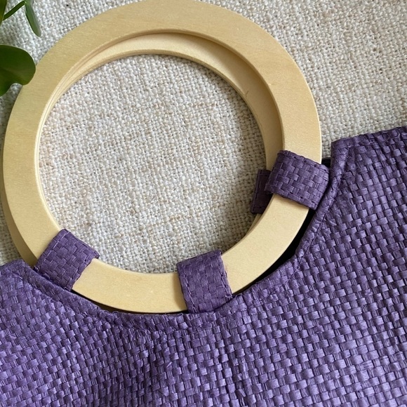 VTG Purple Sculpted Purple Straw Bag with Wooden Handles - Picture 7 of 12